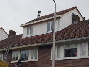 MijnDakkapelReinigen. Dakkapel reinigen / dakopbouw reinigen / dakgoot reinigen